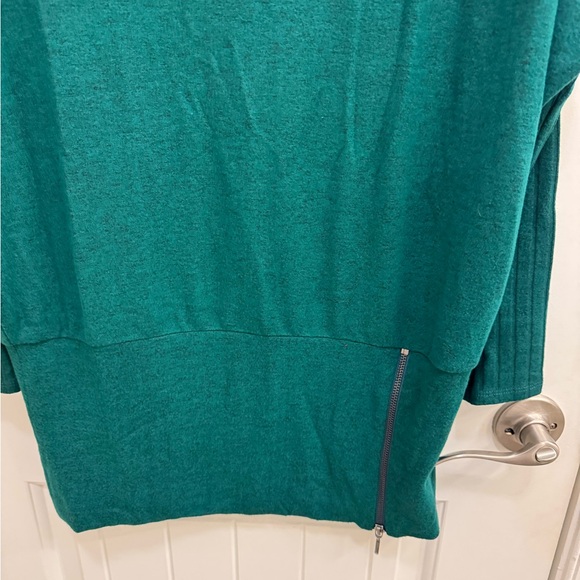 NWT tunic - Picture 2 of 4